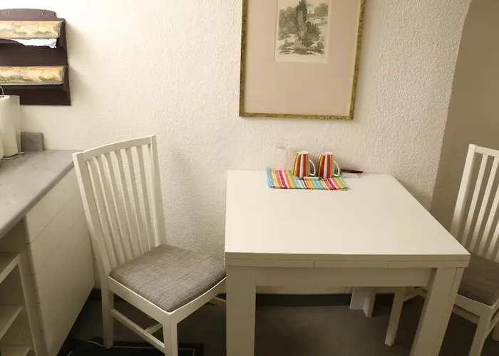 Apartment Mit Gartenblick Und Kleines Apartment Im 3 Familienhaus